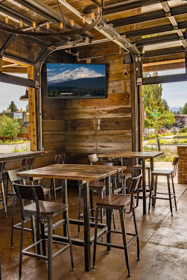 Ski Inn Taphouse Hotel Sisters Exterior foto